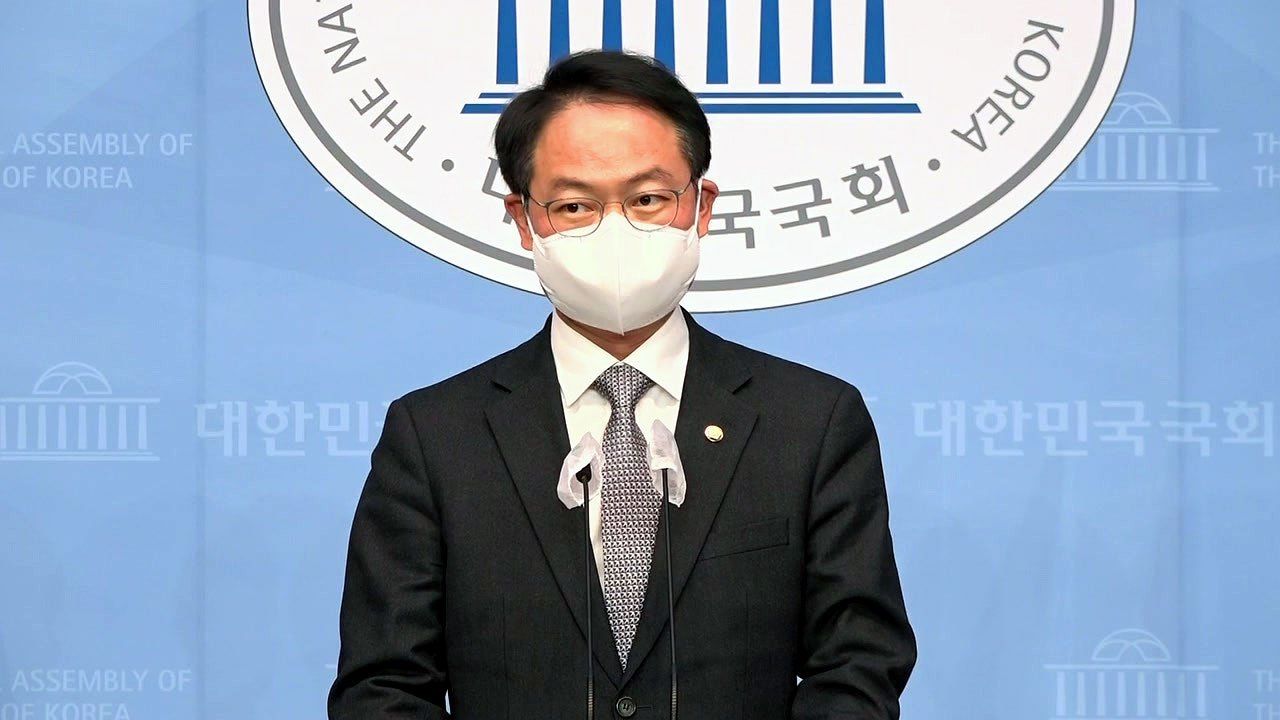 민주당 "윤석열, 사의 표명부터 정치 행보 시작" / YTN
