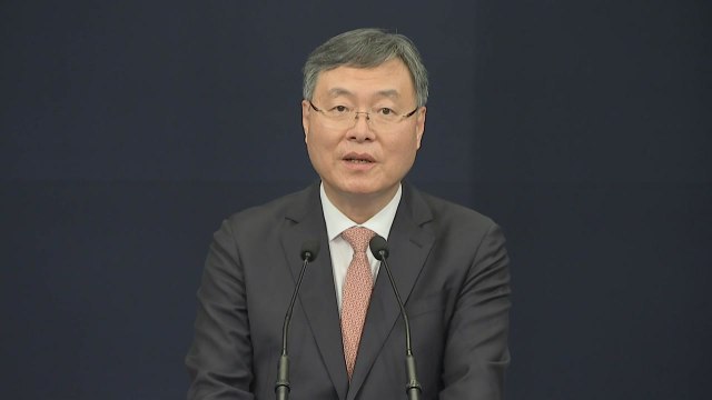문 대통령, 신현수 민정수석 사표 수리...후임 김진국 / YTN