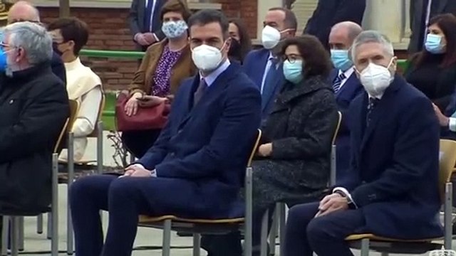 Una apisonadora destruye 1.377 armas de ETA y el Grapo en un acto presidido por Sánchez