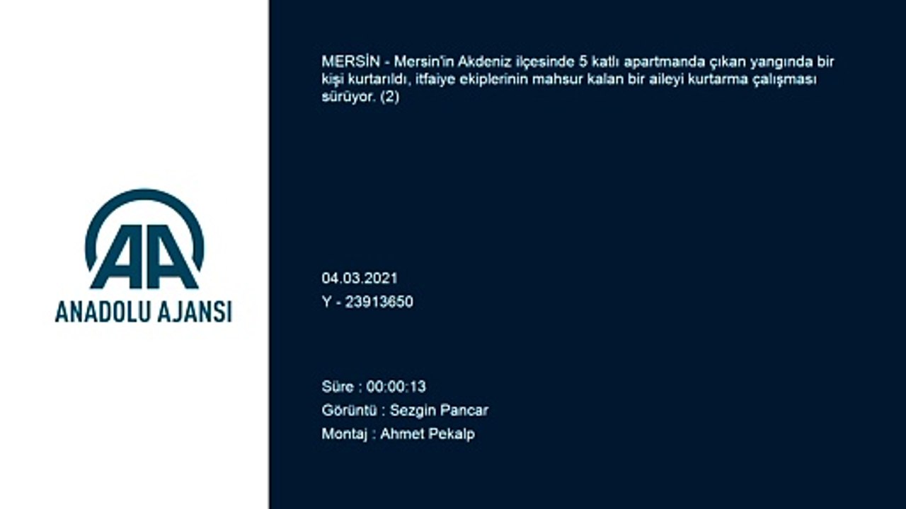 Mersin'de 5 katlı apartmanda çıkan yangına müdahale ediliyor (2)