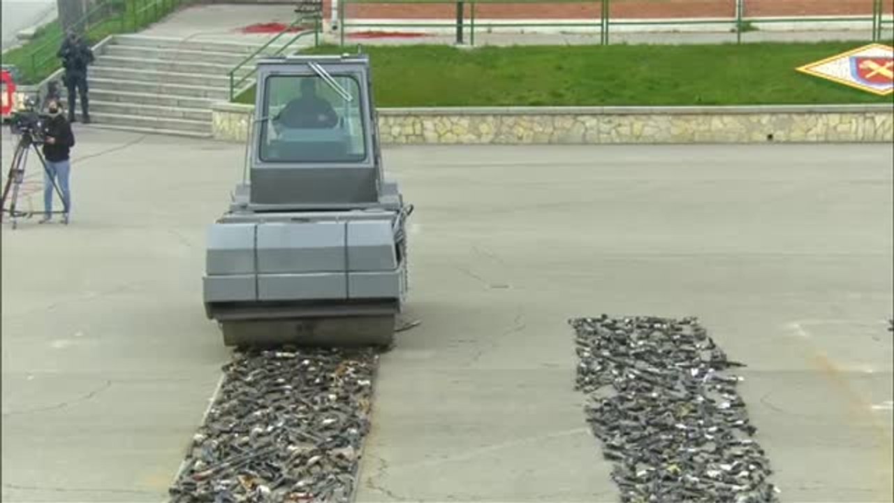 Sánchez asiste al acto de destrucción de más de 1.300 armas incautadas a ETA y los GRAPO