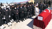 ERZURUM - Silahının ateş alması sonucu hayatını kaybeden polis memurunun cenazesi toprağa verildi