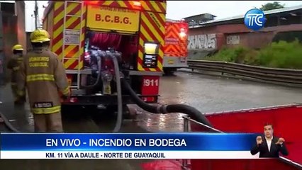 Así lucen las bodegas que se prendieron en llamas la noche de este miércoles.