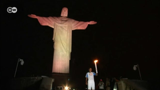 Tocha dos Jogos Paralímpicos chega ao Cristo Redentor