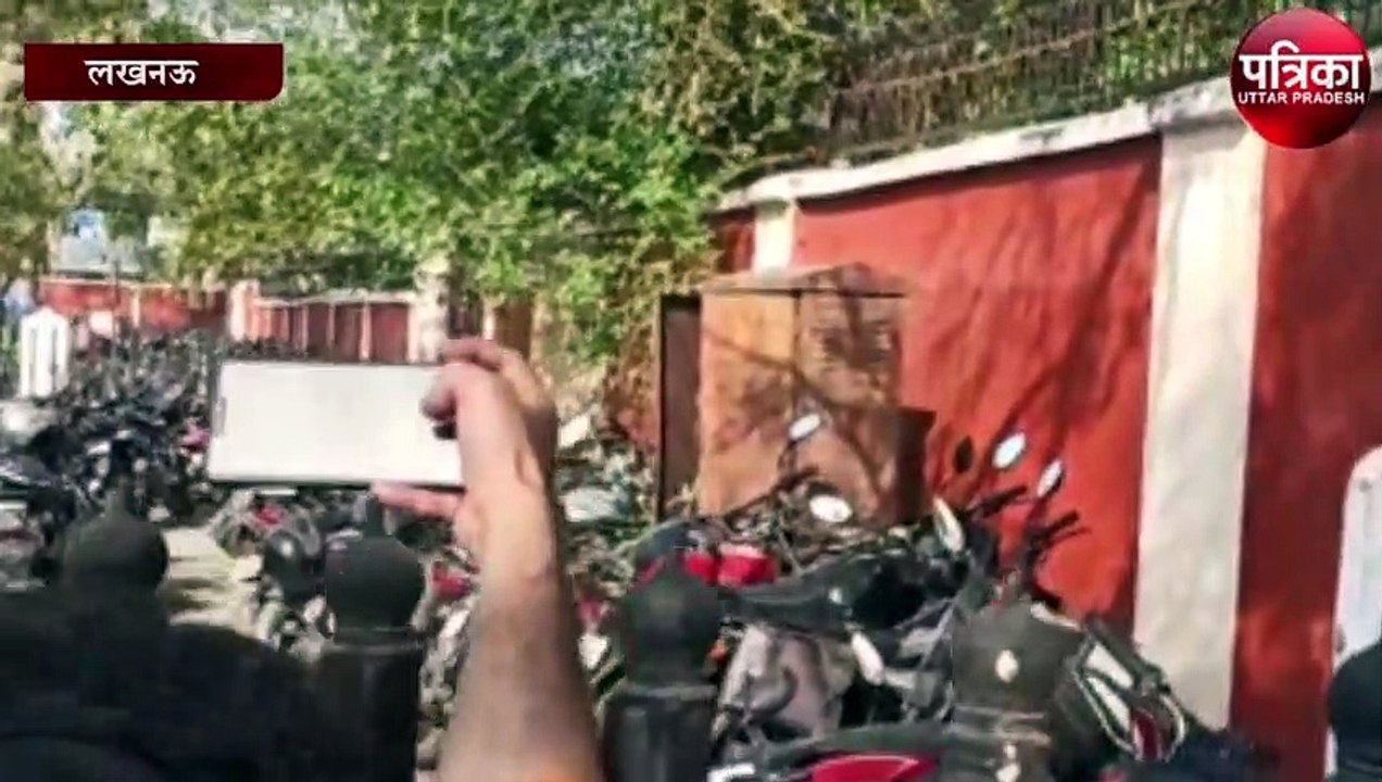 यूपी विधानसभा के बाहर दरोगा ने खुद को मारी गोली