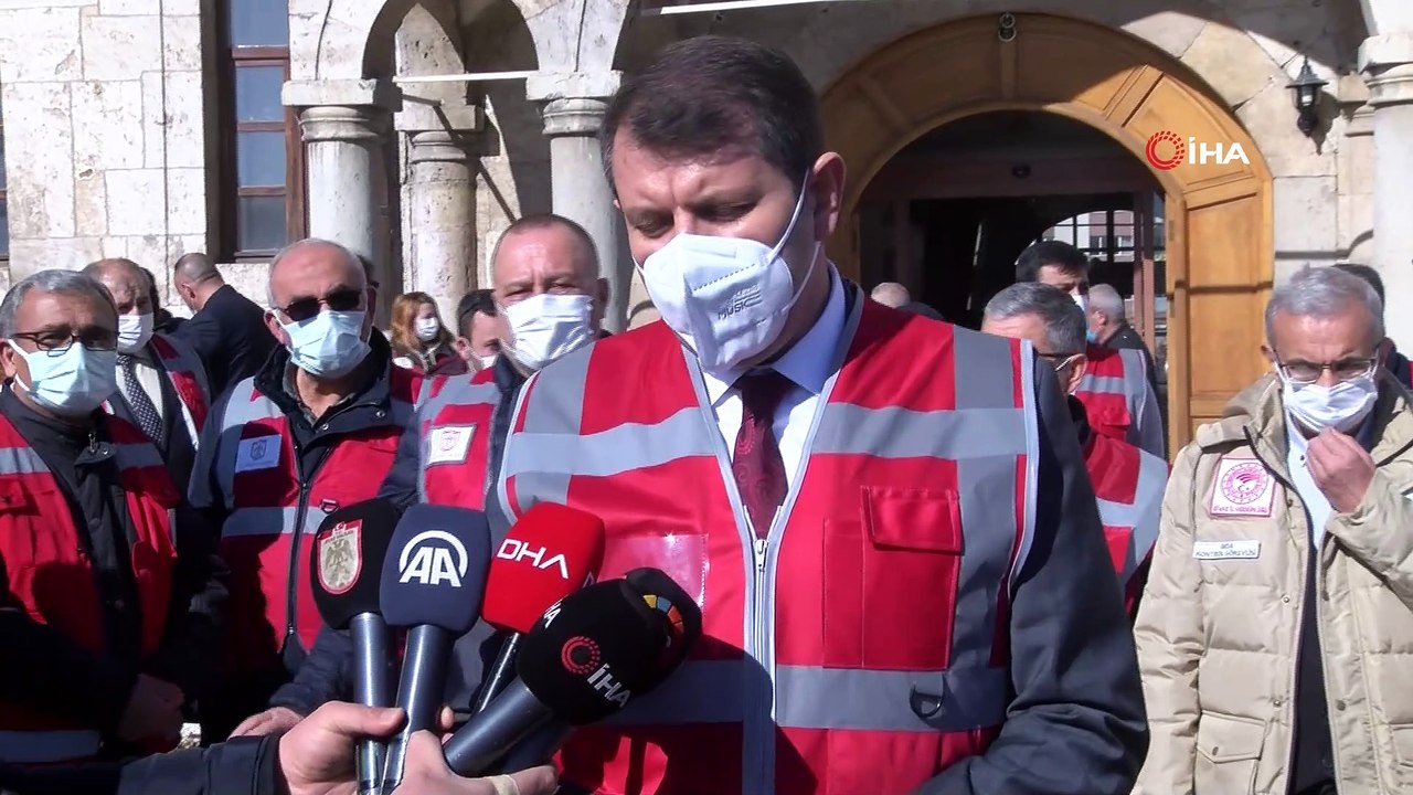 Sivas Valisi Salih Ayhan: “Tekrar bir kısıtlamaya gitmemek, esnaflarımızın tekrar kepenk kapatmaması için sorumsuzluk gösterenlere cezai işlem uygulayacağız’’ dedi