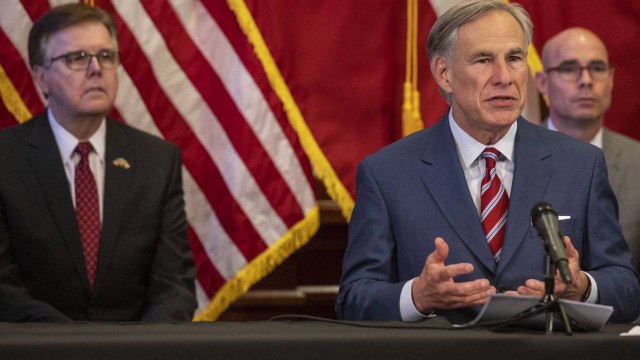 Texas Restaurants, Bars to Reopen at Full Capacity; Workers Not Yet Eligible for Vaccine