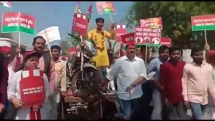 BJP के विरोध में सपा का प्रदर्शन