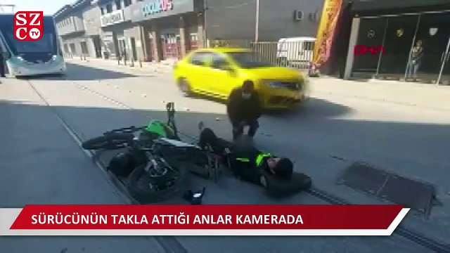 Motosikletin hafif ticari araca çarpıp, takla attığı anlar kamerada