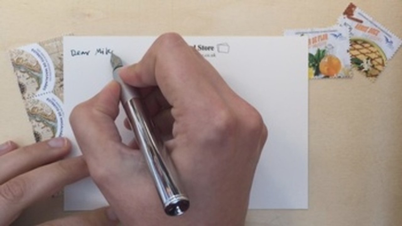 Postcrossing, la red social donde se escribe a mano