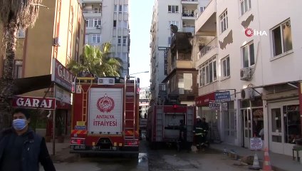 Antalya'da yangında alt kat komşunun duyarlılığı faciayı önledi
