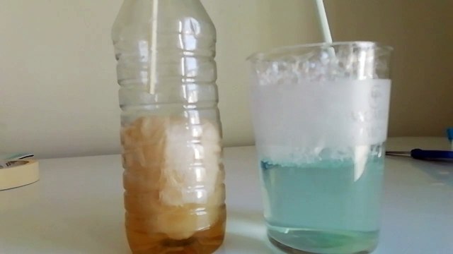 Ecofriendly materials: Carbon dioxide bubbles with vinegar and baking soda