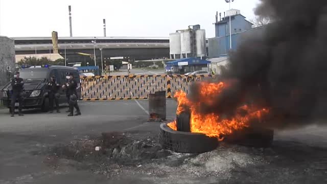 Los trabajadores de la antigua Alcoa siguen en pie de guerra