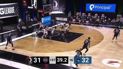 Gary Payton II rocks the rim