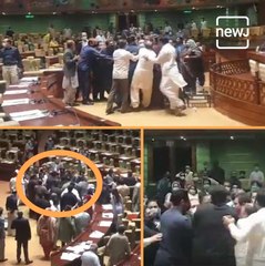 Imran Khan's Party Leaders Beat Each Other In The Pakistan Sindh Assembly