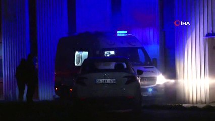 Tuzla'da yangının çıktığı fabrikadan yaralı bir işçi çıkarıldı