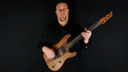 Ethan Meixsell demos a Hufschmid 'Tantalum' Guitar!