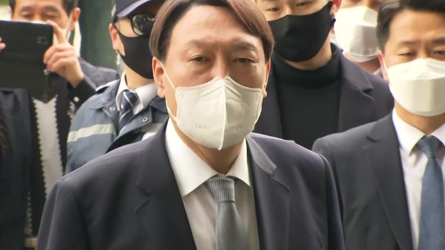 [더뉴스-더인터뷰] 尹 사퇴, 요동치는 정계...與 정치검사 vs 文 책임 / YTN