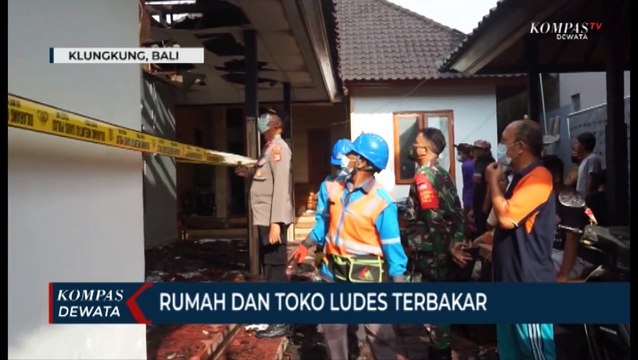 Rumah Terbakar, Penghuni Terluka Nekat Terobos Masuk Selamatkan Barang