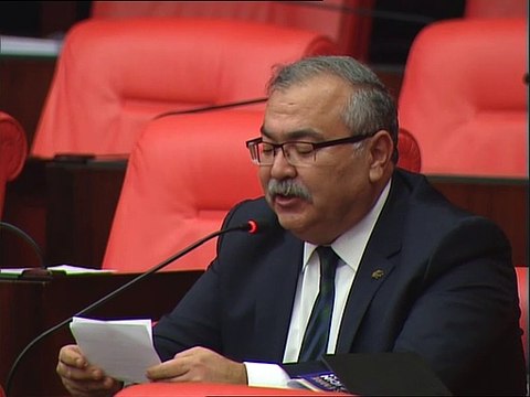 Aydın Çine'de 60 yaş üstü 2 öğretmenin canlı derslere girmeleri engelleniyor. Bu öğretmenlerin yerine İl Milli Eğitim Müdürü'nün akrabası olan bir kişinin görevlendirildiği iddia ediliyor. Bu skandal iddialarla ilgili bir an önce açıklama yapılmalıdır.