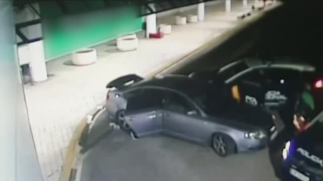 Desarticulado in fraganti un grupo criminal especializado en alunizajes en tiendas de telefonía