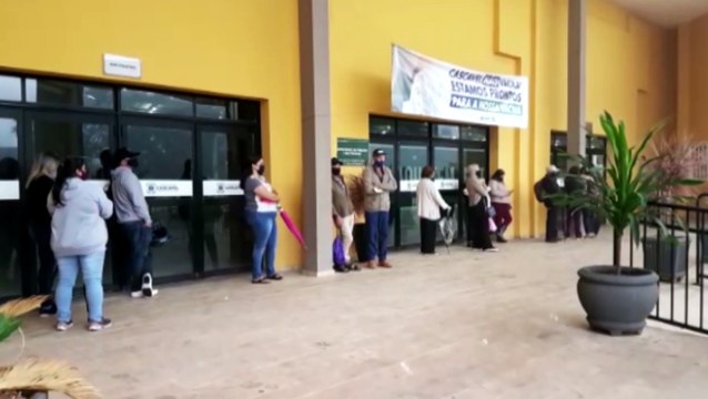 Vacinação aos idoso de 78 a 85 anos é realizada no Centro de Convenções; Grandes filas já se foram no local