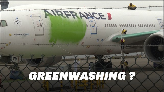 Greenpeace repeint un avion en vert contre le greenwashing et ça n'a pas plu au ministre des Transports