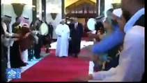 Irak'a ayak basan ilk Papa olan Francis, Bağdat Havalimanı'nda böyle karşılandı