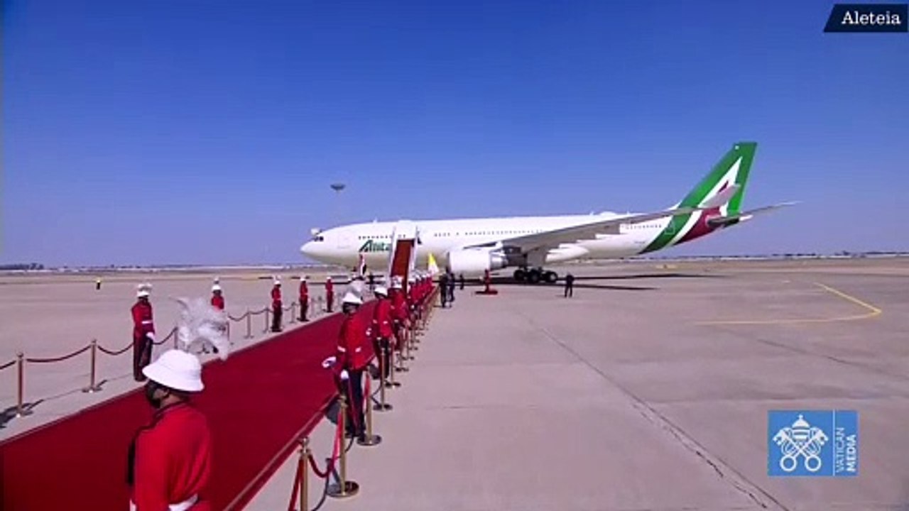 Viaje apostólico: El papa Francisco llega a Irak