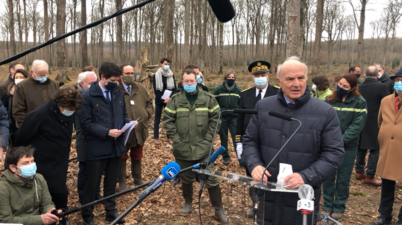 Notre-Dame de Paris: le général Georgelin remercie la filière bois française