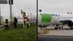 Des activistes de Greenpeace repeignent un avion en vert sur le tarmac de Roissy
