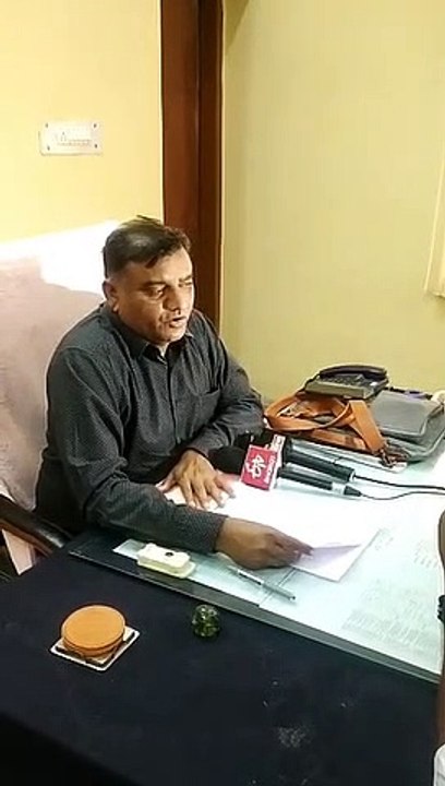 श्रमिकों की मजदूरी के बदले दस हजार रुपए रिश्वत लेते डिपो मैनेजर गिरफ्तार