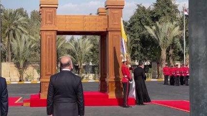 Katoliklerin ruhani lideri Papa, Irak Cumhurbaşkanı Salih'le bir araya geldi (1)