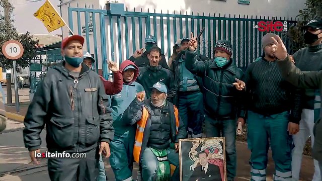 عمال النظافة بالبيضاء يحتجون ضد تأخر توصلهم بمستحقاتهم المالية الشهرية