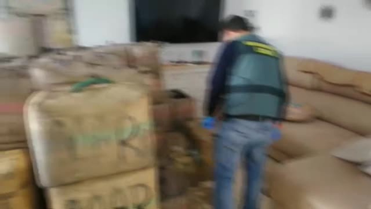 Incautadas tres toneladas de hachís y dos ametralladoras en una guardería de droga