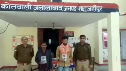 Télécharger la video: पुलिस ने फर्जी ट्रांसपोर्ट कम्पनियों की वेबसाइट बनाकर ठगी करने वाले गिरोह का किया पर्दाफाश