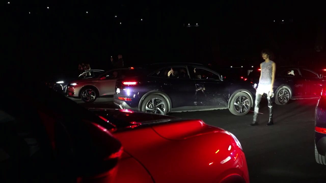 Erste drive-in-modenschau in paris