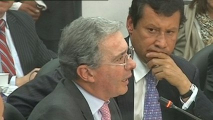 Fiscalía colombiana pide precluir investigación contra Uribe