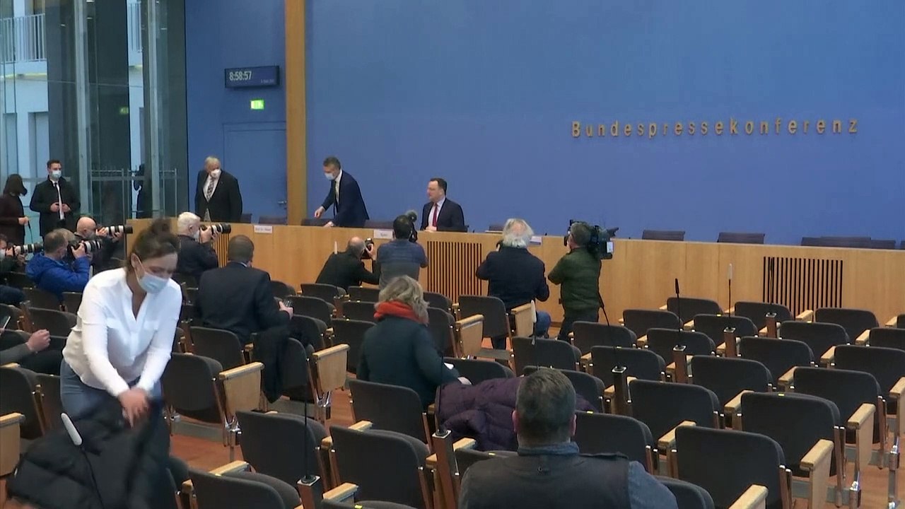 Еврокомиссия встала на сторону Рима, который блокировал поставку в Австралию вакцин AstraZeneca