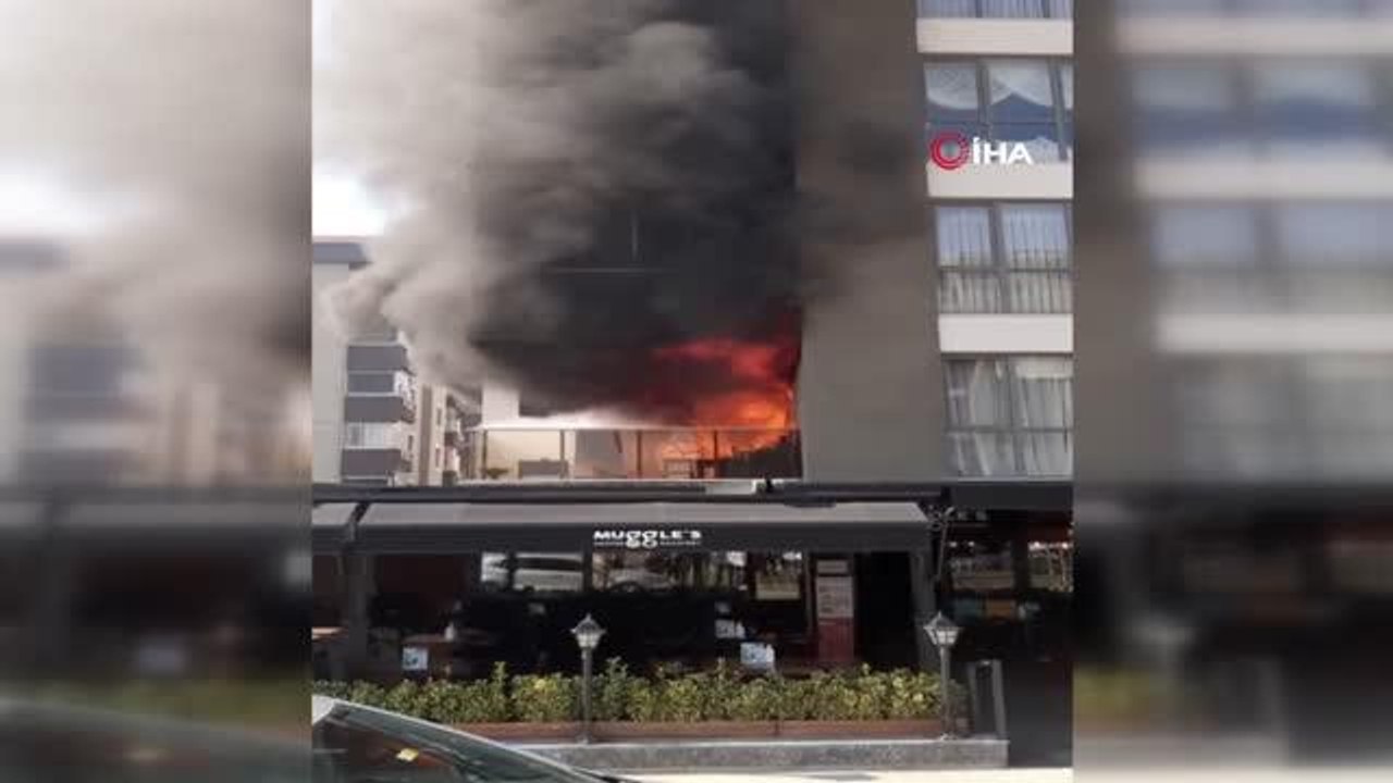 Son dakika 3. sayfa: Apartmanda çıkan yangında dumanlar binayı sardı, altında bulunan kafedeki vatandaşlar korku dolu anlar yaşadı