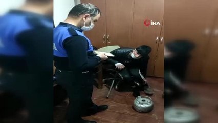 Koltuk değnekleri ile girdi, yürüyerek çıktı