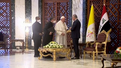 "Que callen las armas", reclama el papa en su visita histórica a Irak