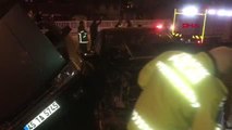 AFYONKARAHİSAR Dinar'da 3 aracın karıştığı zincirleme kaza 5 yaralı