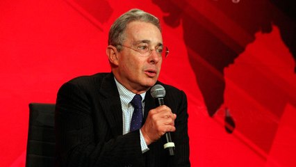 "Gracias a Dios por este paso positivo": Uribe sobre solicitud de preclusión