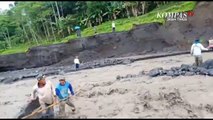 Detik-Detik Evakuasi Warga Terjebak Banjir Lahar Semeru