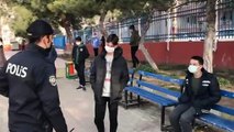 EDİRNE - Polis teneffüse çıkan çocukları Kovid-19 tedbirlerine uymaları yönünde uyardı