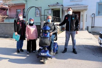 Belediye Başkanı Dinçer'den engelli vatandaşa akülü araç sürprizi