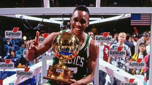 Dee Brown puts on a show in 1991 Dunk Contest