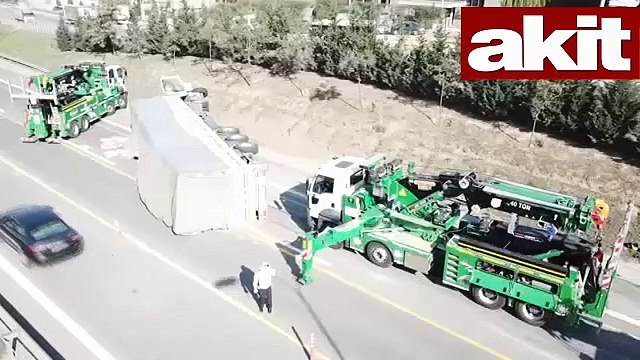 TEM'i kilitleyen kaza! TIR yan yattı