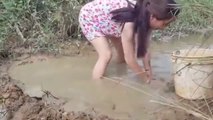 Cewek hot mencari ikan di rawa pakai daster - mancing mania -mancing cantik